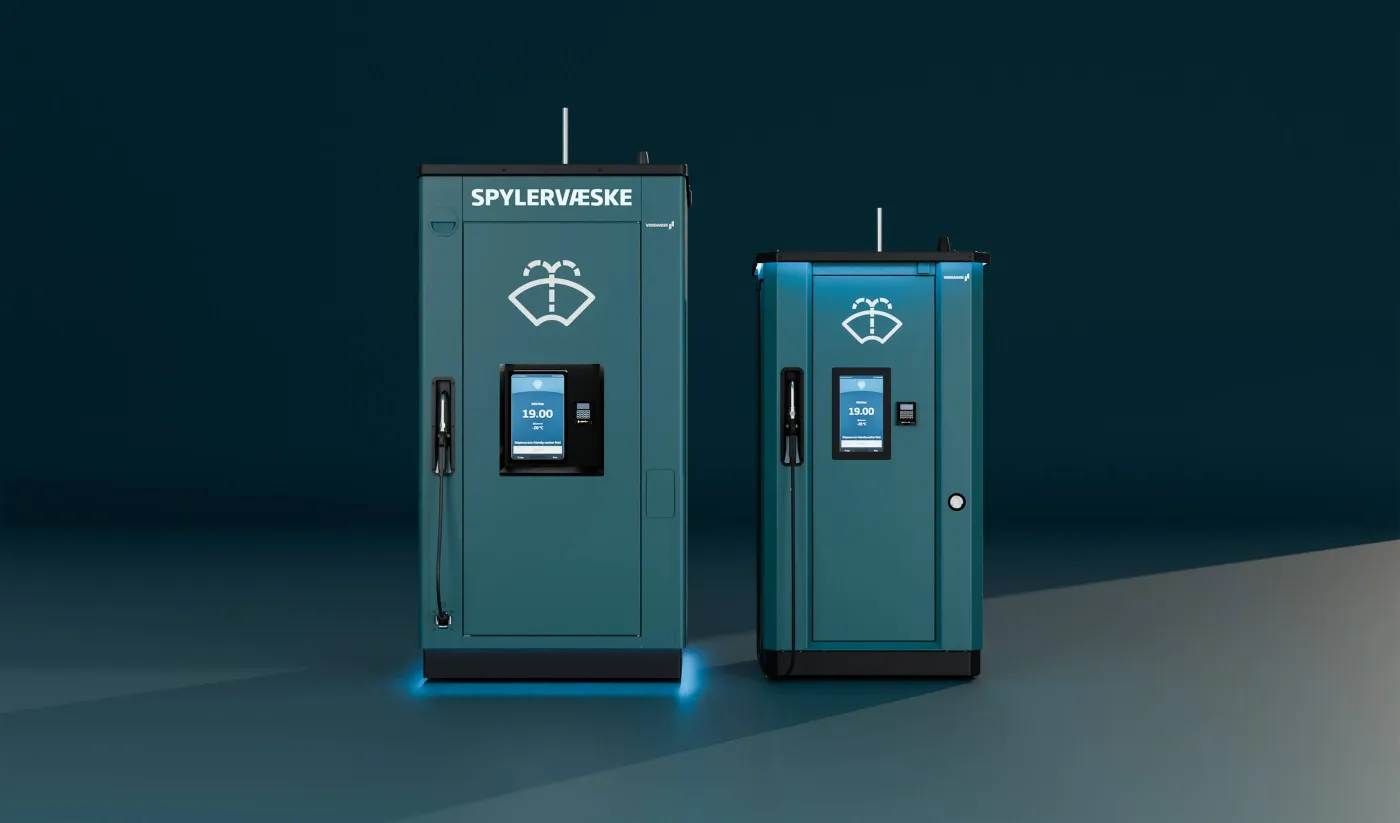 Two Vendanor Washer Fluid Dispensers labelled Spylervæske, a larger and a smaller model with lit price displays, against a dark blue backdrop.